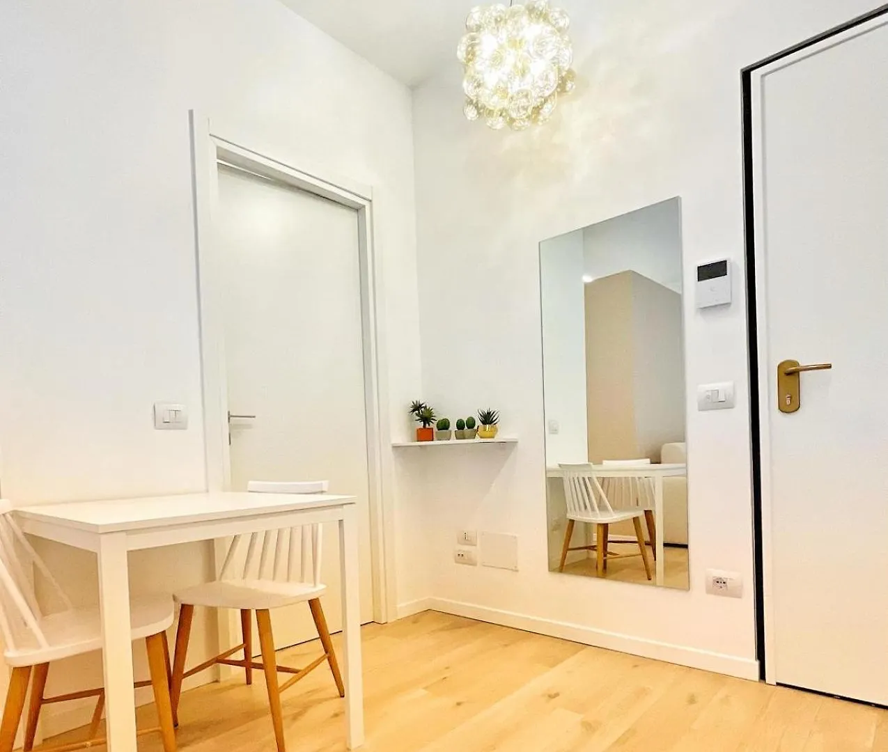 Apartment Suite - Charlize - In The Heart Of Milan